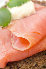 Lachs auf Vollkornbrot