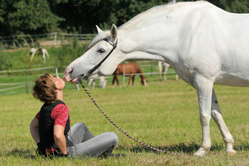 Pferd Frau Kuss