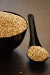 bol et cuillère de quinoa