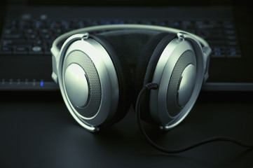 Obraz na płótnie Canvas Headphones and keyboard