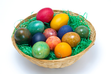 Korb mit Ostereiern