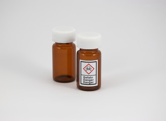 Flaschen braun - giftig