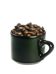 Kaffeebohnen und Espressotasse