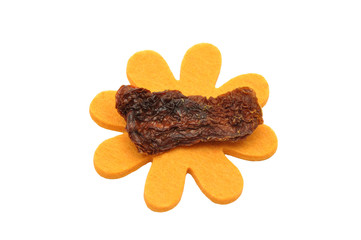 Getrocknete Tomaten mit Filzdekoration