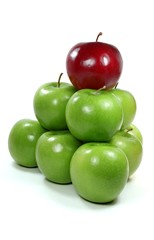 Grün-rote Apfelpyramide