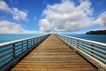 Obraz premium Wooden mooring at Pacific coast