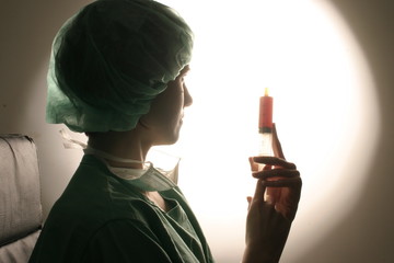 Frau Doktor mit Infusion