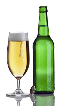 frisches pils in glas und flasche