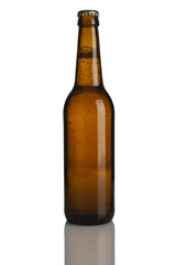 braune bier flasche ohne etiketten, isoliert