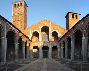 Fototapeta na wymiar bazylika Sant'Ambrogio