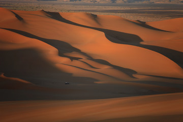Fototapeta na wymiar Libye, randonnée chamelière dans l'Akakus