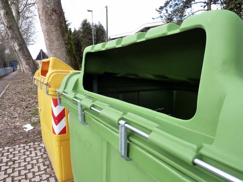 cassonetti per la raccolta differenziata dei rifiuti