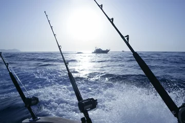 Fotobehang Boot trollen vissen op de Middellandse Zee © lunamarina