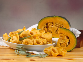 Tortelli di zucca con basilico
