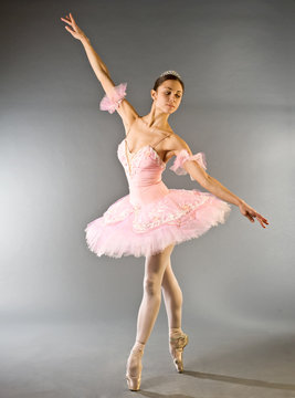 Fototapeta Ballerina's toe dance isolated