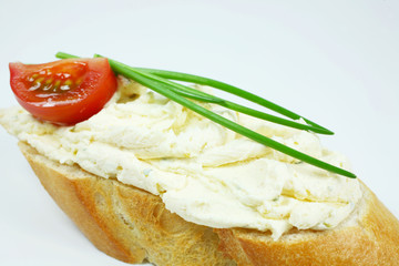 Brotaufstrich mit Tomate