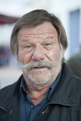 Rentner-Porträt in der Stadt 2