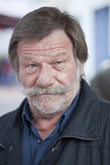 Rentner-Porträt in der Stadt 3