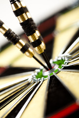 Darts in bull's-eye