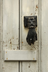 heurtoir  , marteau de porte