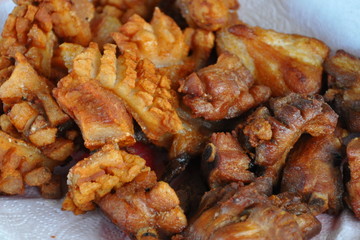 Chicharrón - fritierte Schweineschwarte