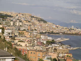 Bahía de Nápoles, famosa ciudad del sur de Italia.