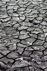 Trockene, rissige Erde