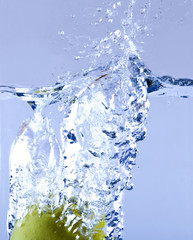 Mela in acqua