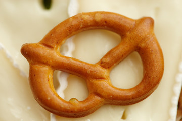Brezel auf Käsebrot