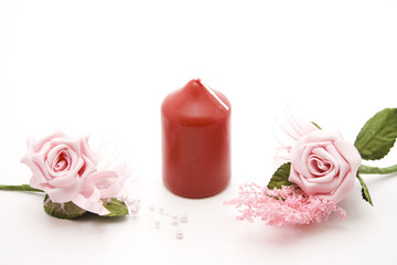 Rosa Rosen und Kerze