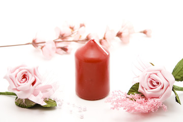 Rosa Rosen und Kerze