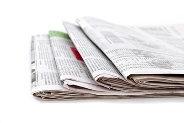 Freigestellter Zeitungsstapel