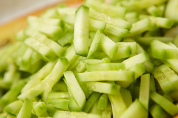 Frischer Gurkensalat