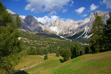 Fototapeta na wymiar Powierzchnia piesze wycieczki - Południowy Tyrol