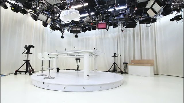 Travelling sur plateau de t&eacute;l&eacute;vision.