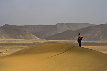Algérie, randonnée dans la Tadrart rouge