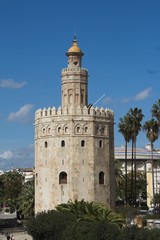 Fototapeta na wymiar La Torre del Oro de Sevilla