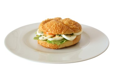 Eierbrötchen auf Teller
