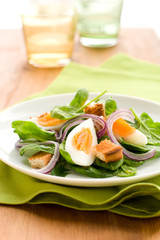 salad with spinach and egg