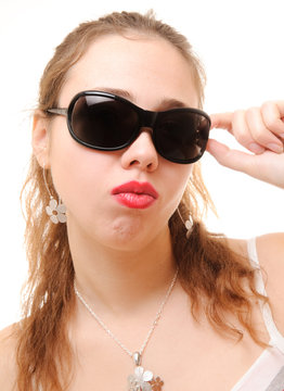 woman wearing her sunglasses.