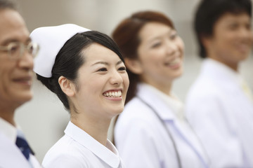 Fototapeta premium 笑顔の看護師と医者