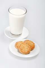 glass of milk with cookies