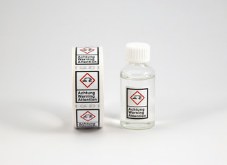 Flasche + Rolle - ätzend