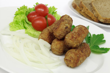 Cevapcici mit Zwiebeln