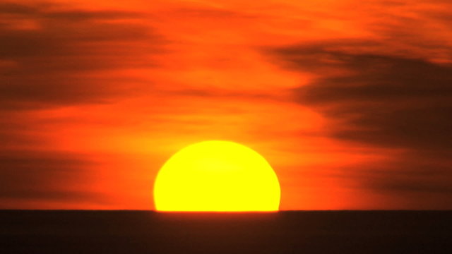 Time-lapse Dramatic Full Rising Sun