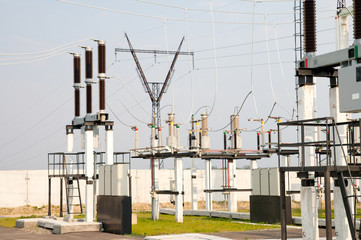 high-voltage substation with switch and disconnector