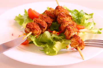 fleischspiesse mit salat
