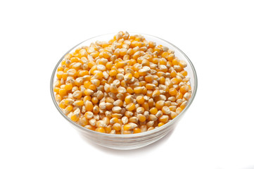 ciotola di grano su fondo bianco