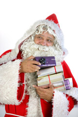 Père Noël avec des cadeaux sur fond blanc