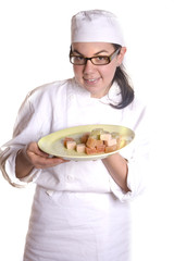 femme pâtissière qui présente ses pates de fruits